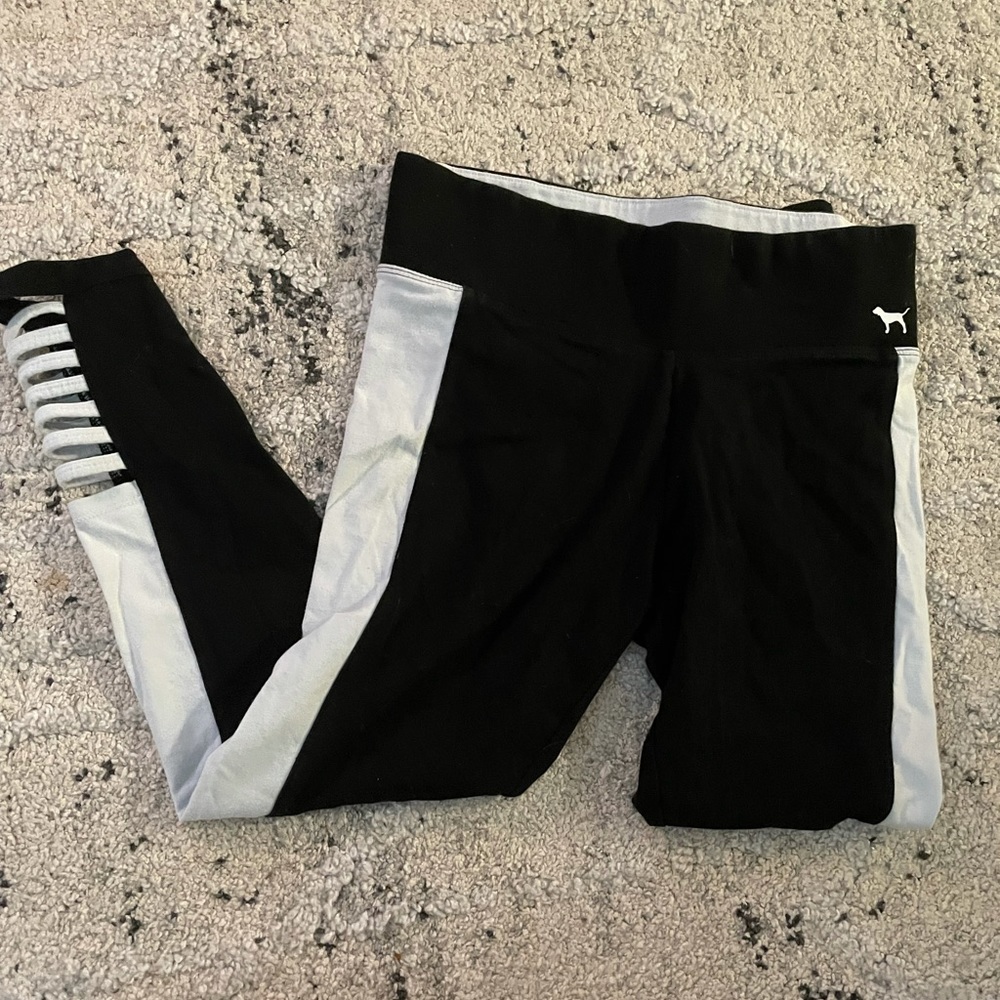 Black and Blue VS yoga pants